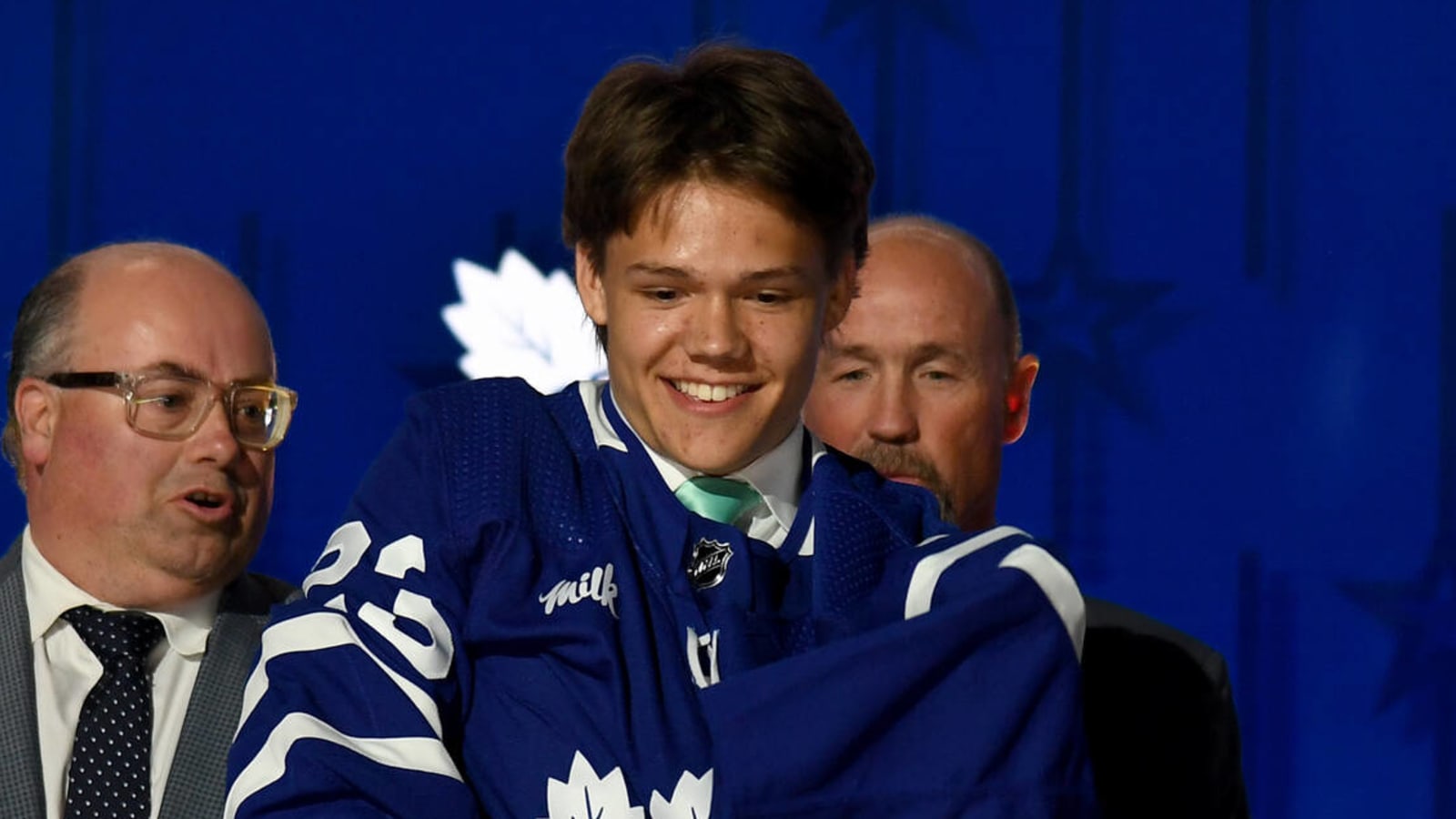 Maple Leafs select Easton Cowan with No. 28 overall pick in 2023 NHL