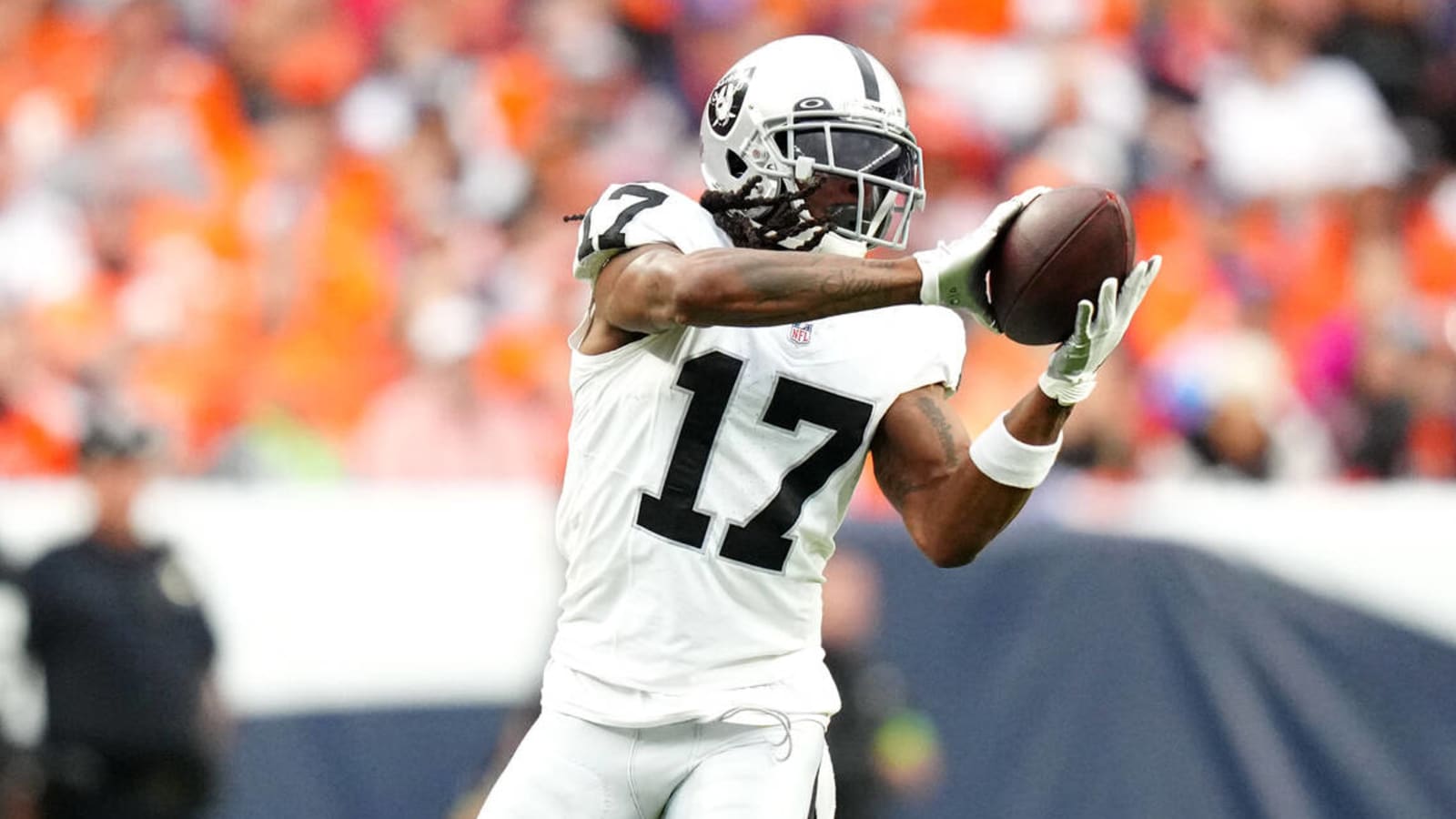 Raiders WR voices frustrations amid trade rumors