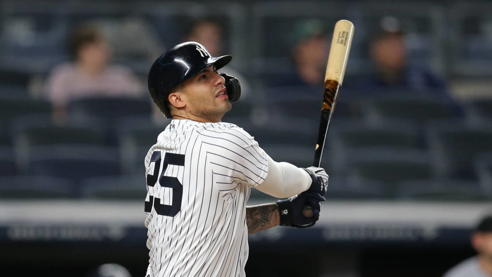 Gleyber Torres leaves game with lower-back stiffness