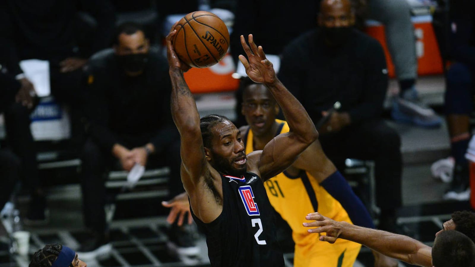 Kawhi, PG each go off for 31 as Clips tie Jazz series 2-2