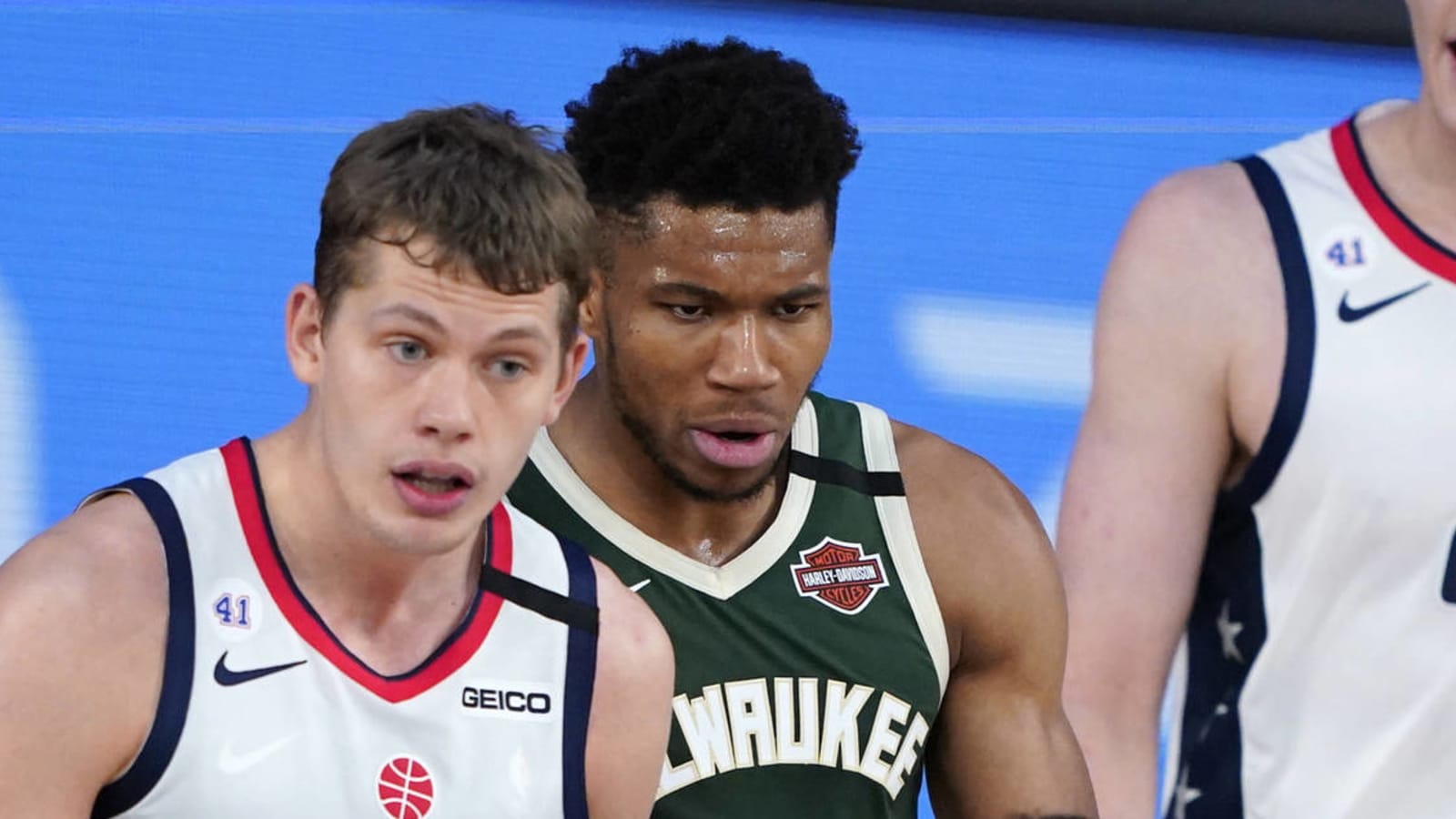 Giannis Antetokounmpo suspended one game for headbutt 