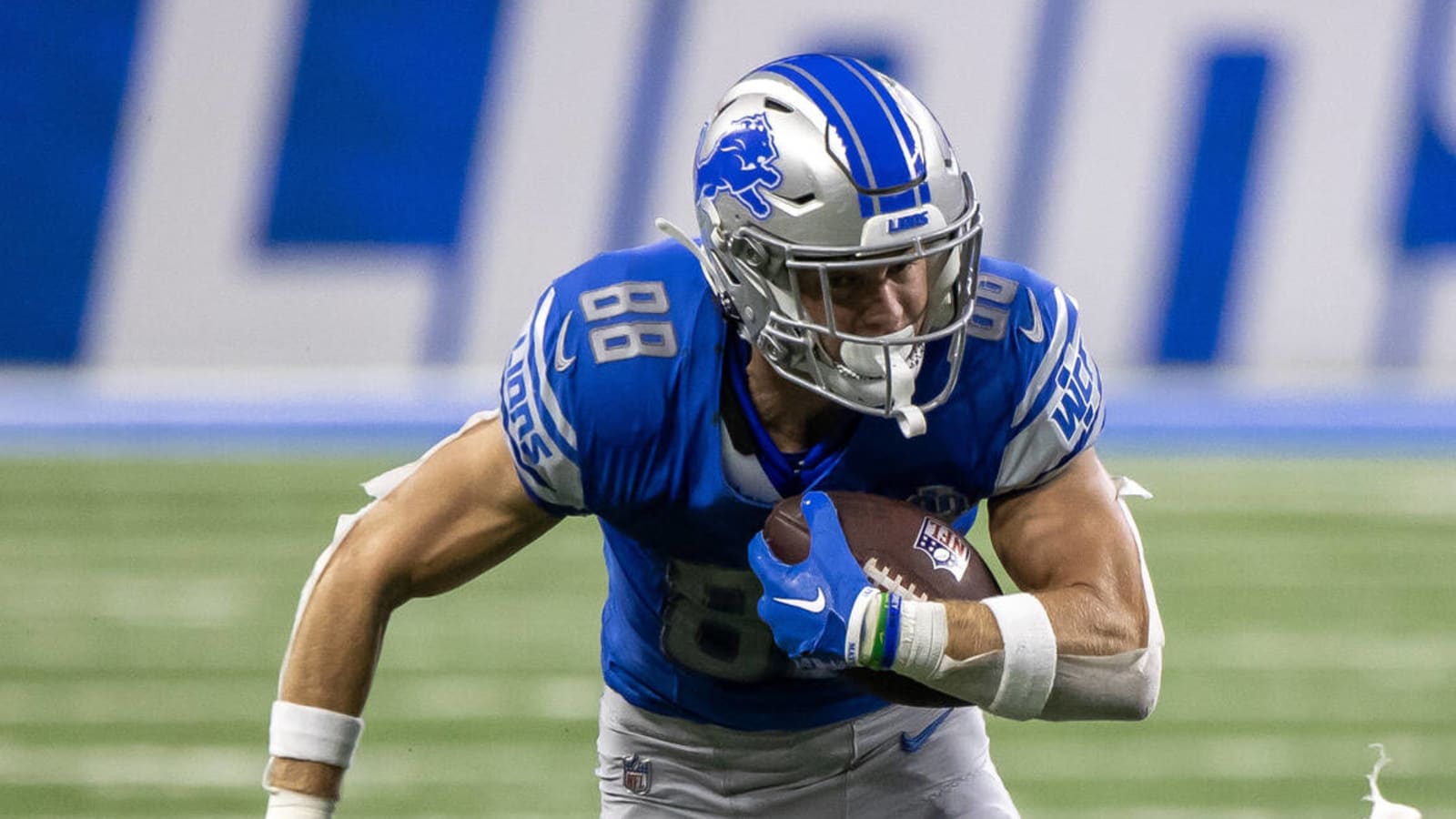 Chase Cota catches first NFL touchdown pass with Lions