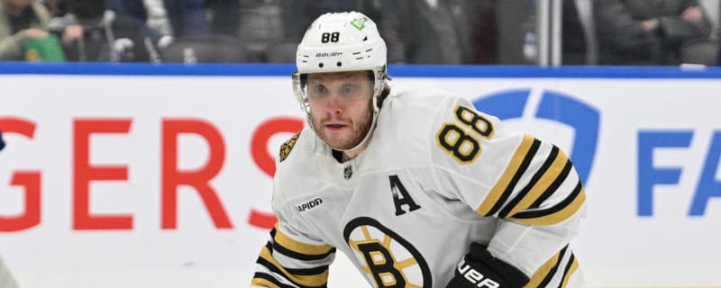 Watch: David Pastrnak gets his helmet knocked off in fight