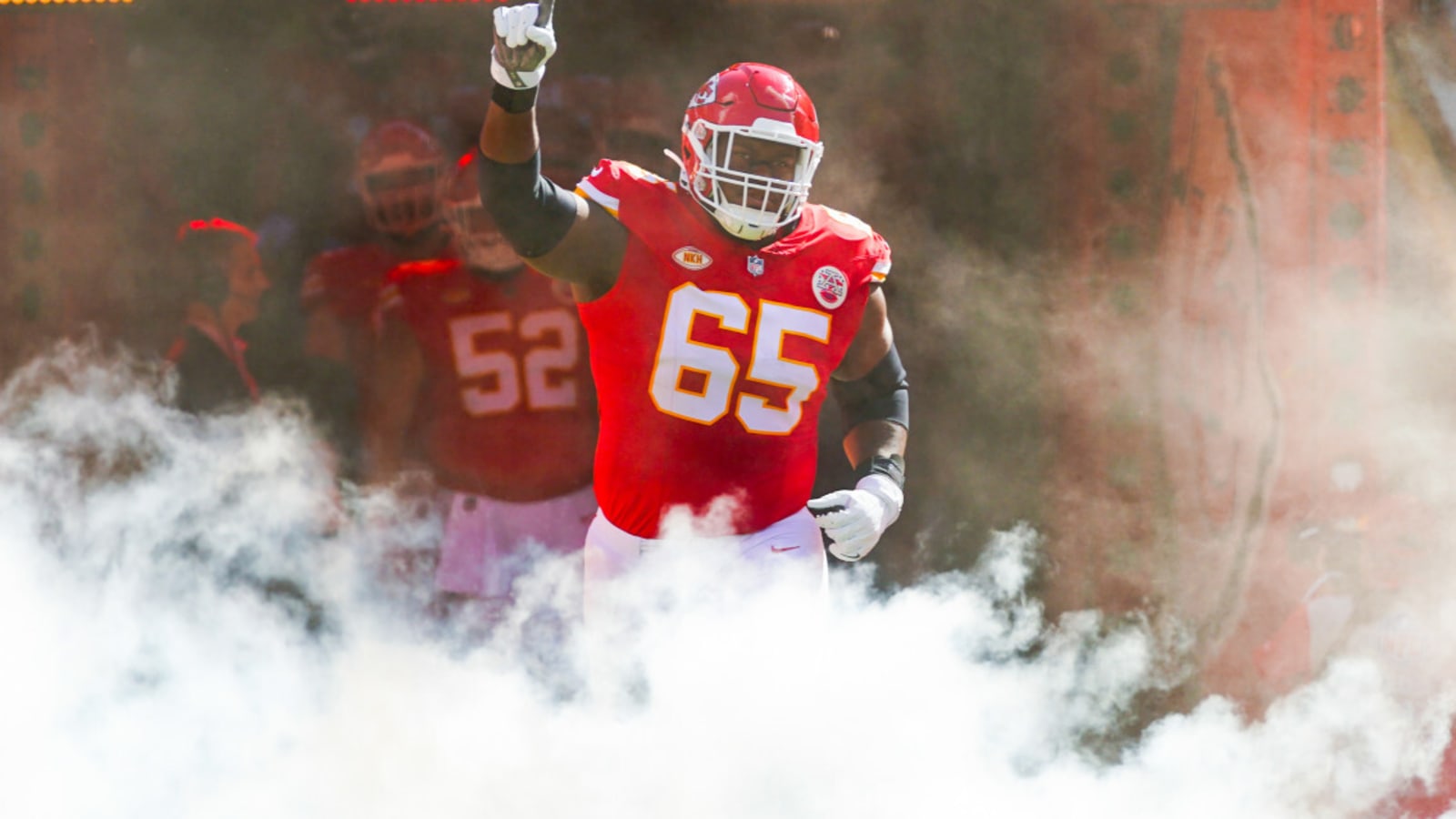 Latest NFL salary cap news officially puts Chiefs&#39; top 2025 pending free agent back into play for a return to Kansas City