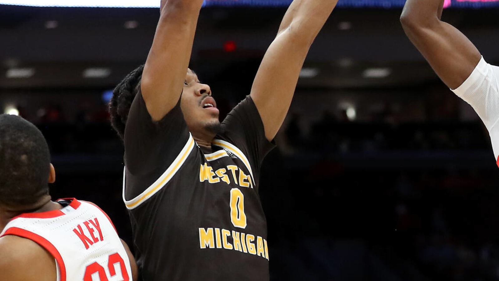 Watch: Western Michigan defeats Ball State on crazy buzzer-beater