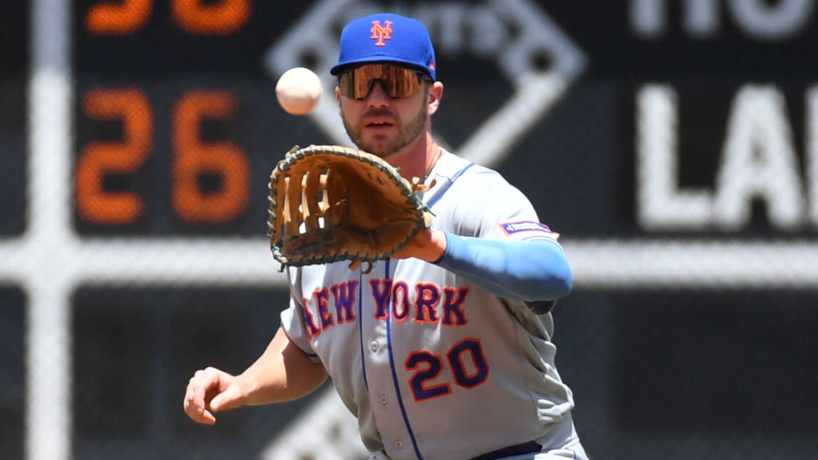 Pete Alonso hit in face by foul ball while attempting catch