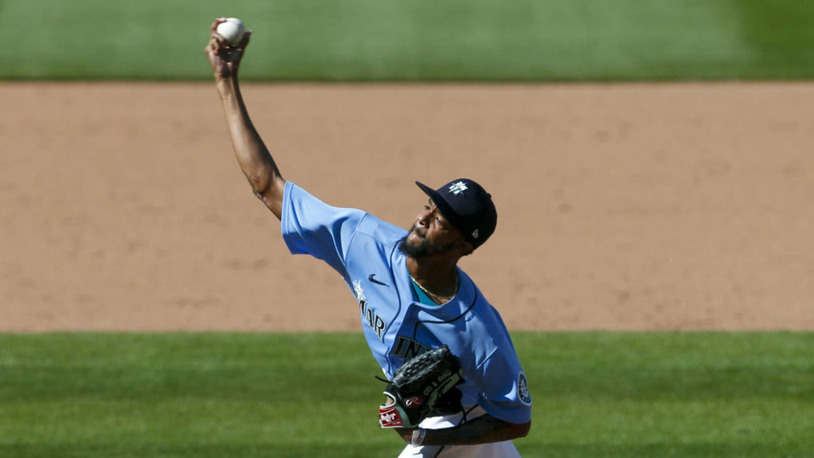 Blue Jays sign reliever Carl Edwards Jr. to minors deal