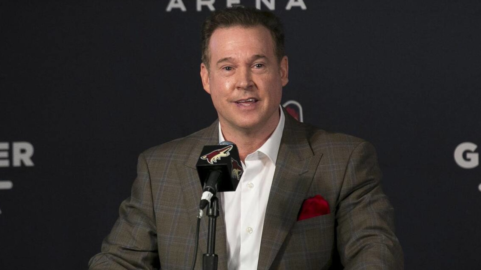 Coyotes owner pens letter on commitment to Arizona