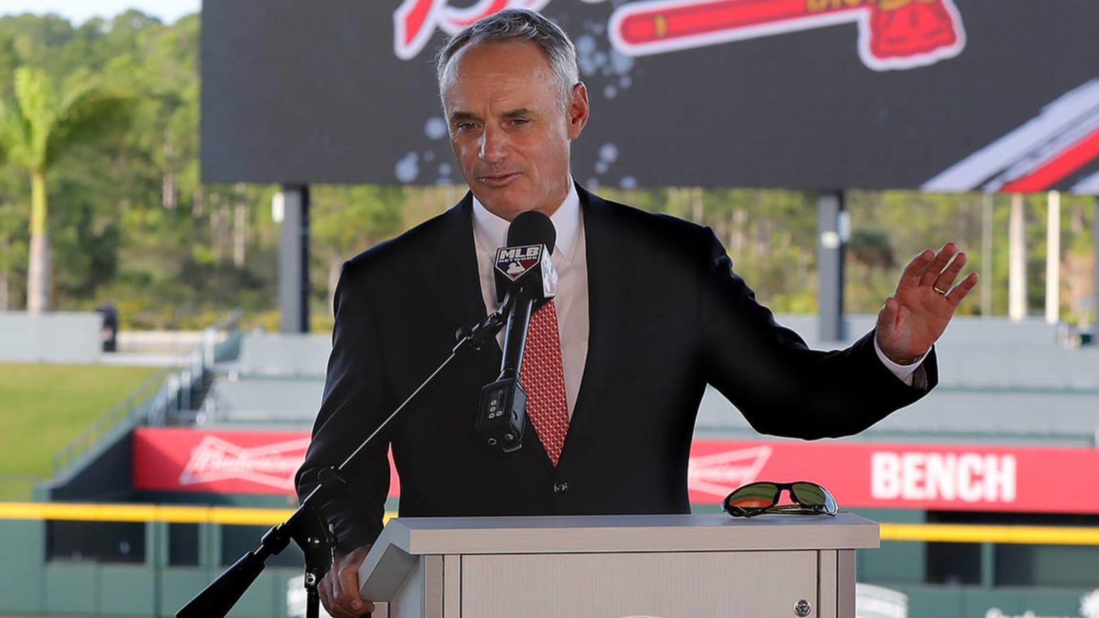 Manfred: MLB 'will be more aggressive about having fans' in 2021