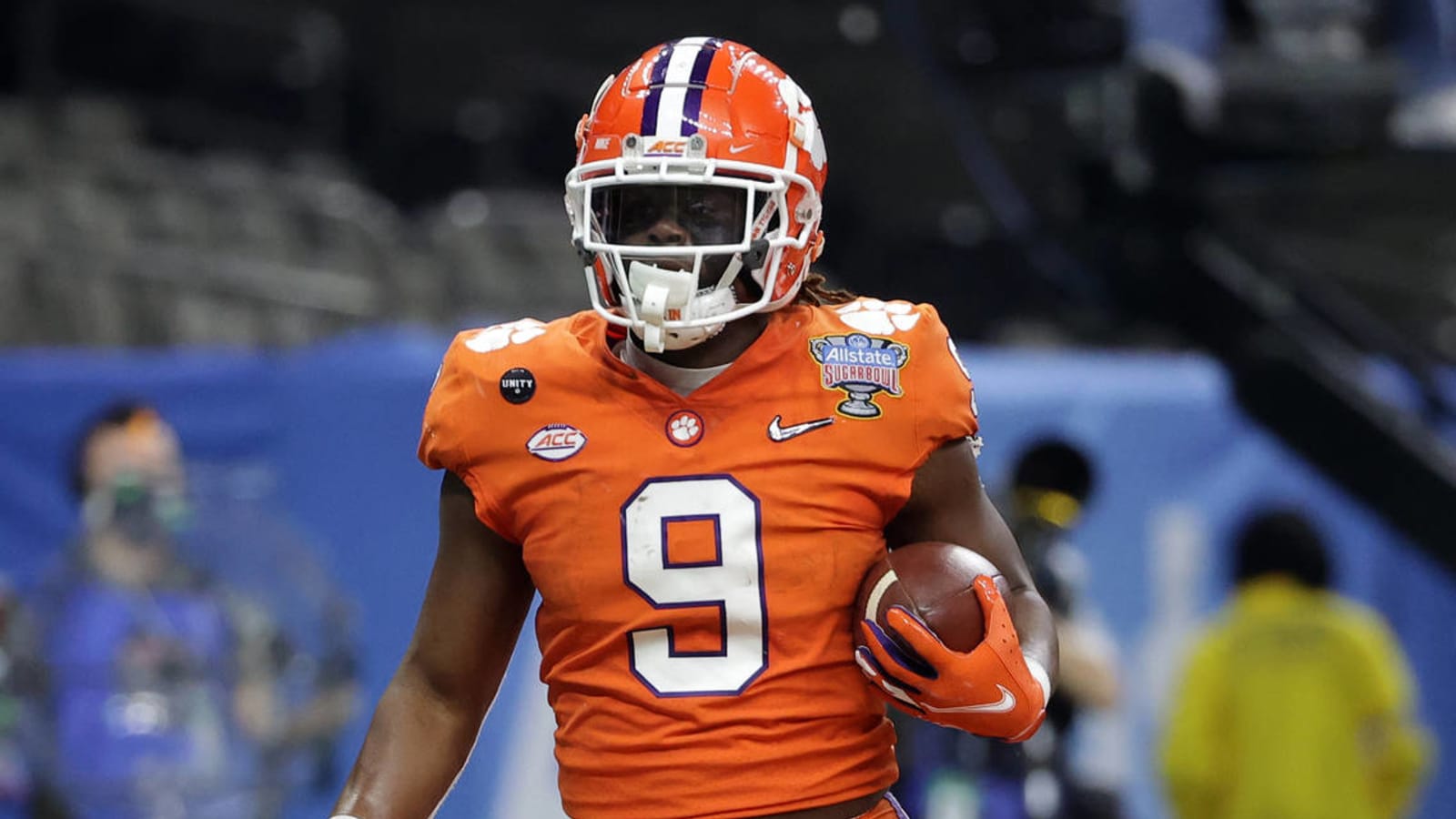 Jaguars draft RB Travis Etienne at No. 25