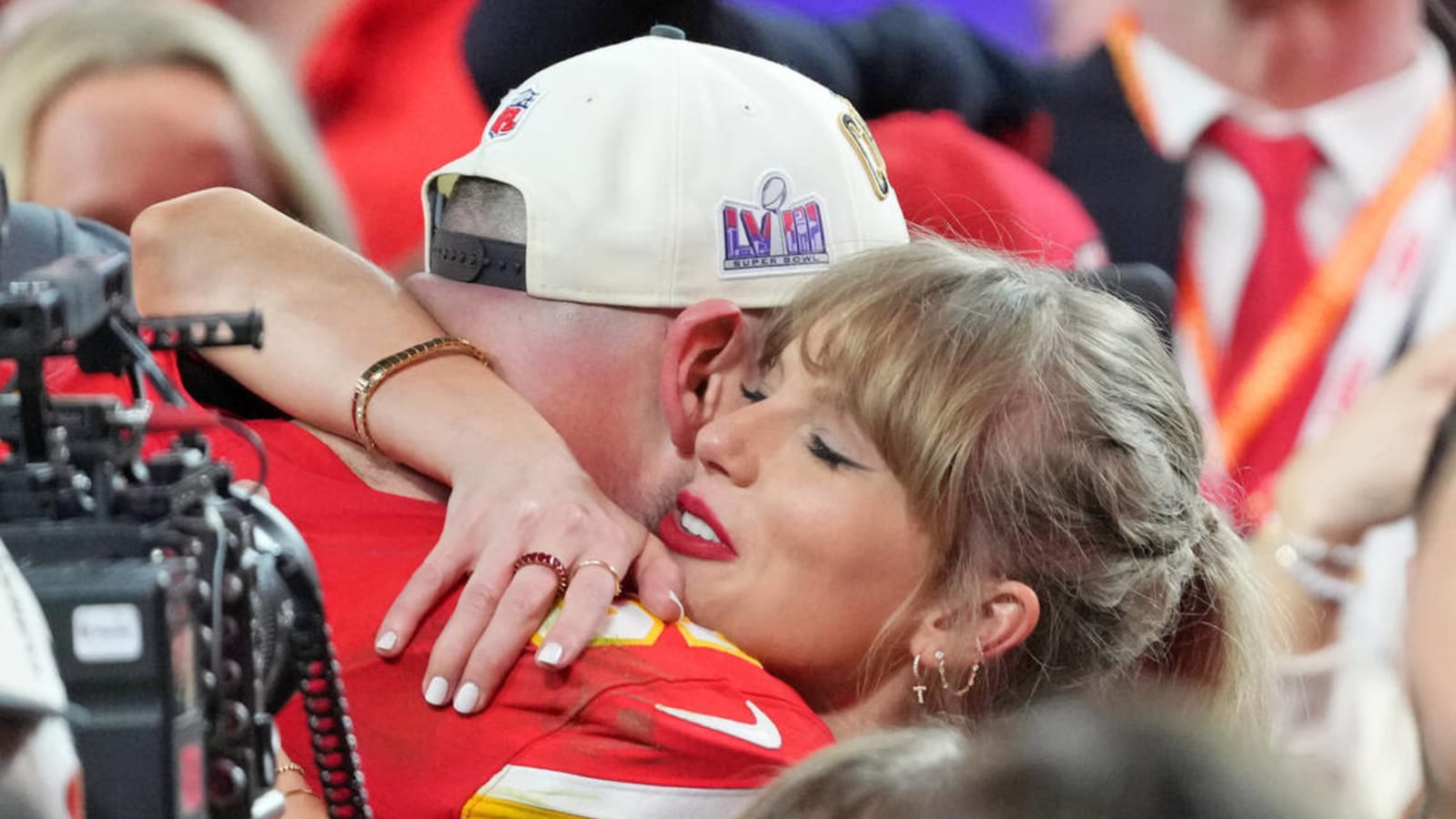 Fan speculation runs rampant that Taylor Swift&#39;s new Eras Tour set references Travis Kelce