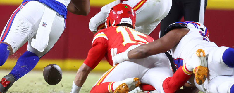 Watch: Chiefs QB Patrick Mahomes' fumble snaps historic streak