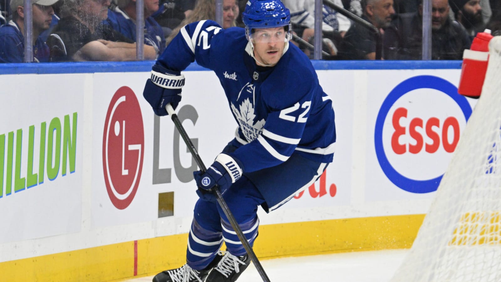 Maple Leafs&#39; Jake McCabe Exits Game After Scary Head-First Fall After Fight