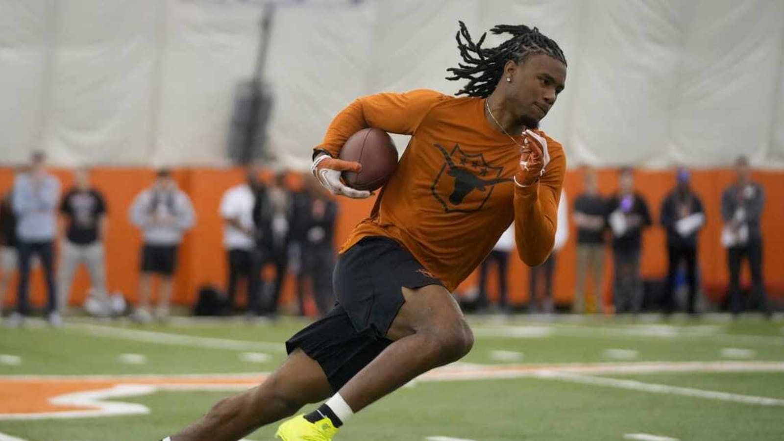 ESPN predicts Texas WR Adonai Mitchell as Chiefs&#39; likeliest first-round 2024 NFL draft pick