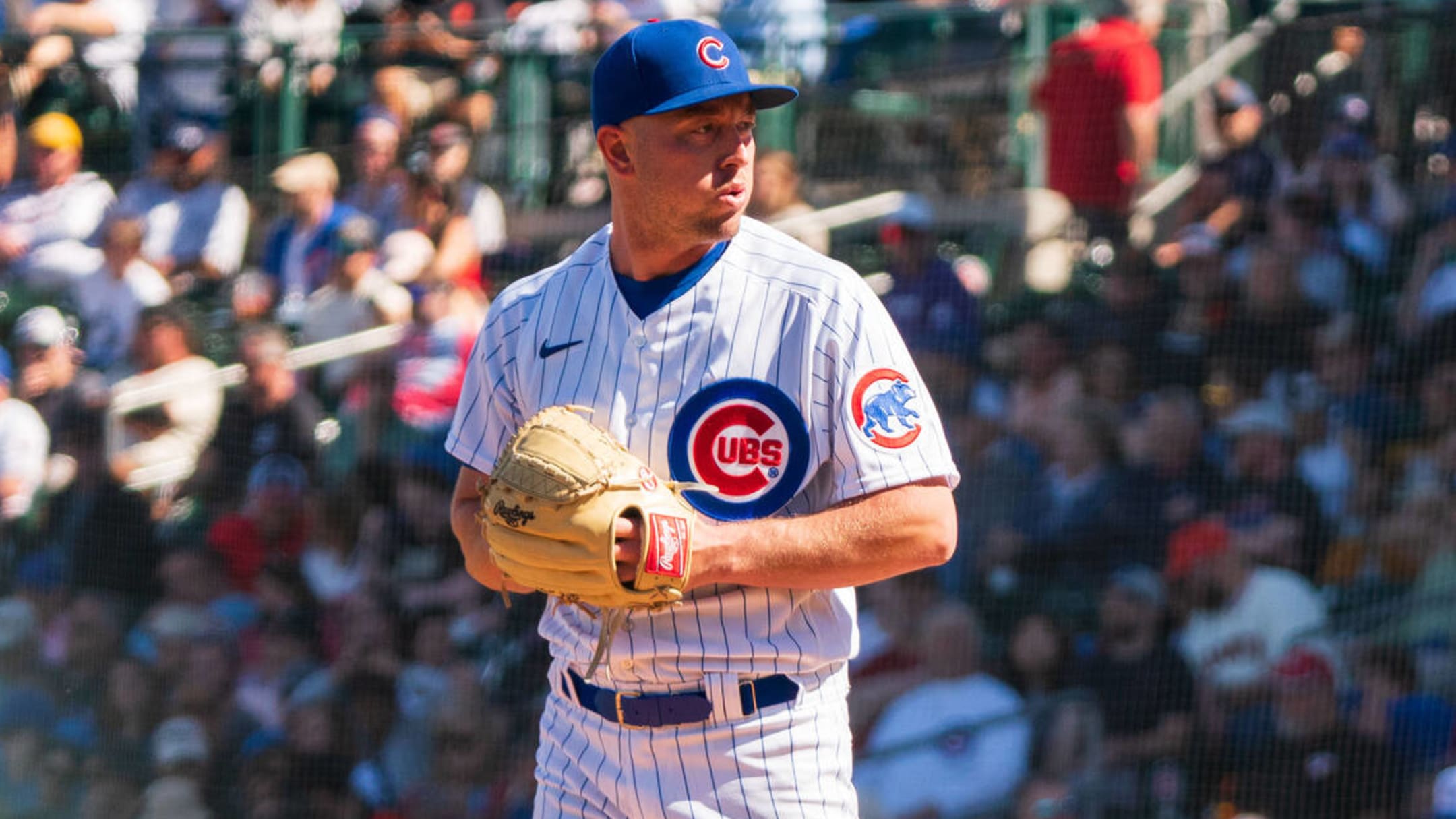 Harden pitches Cubs past Cincinnati, back into first place