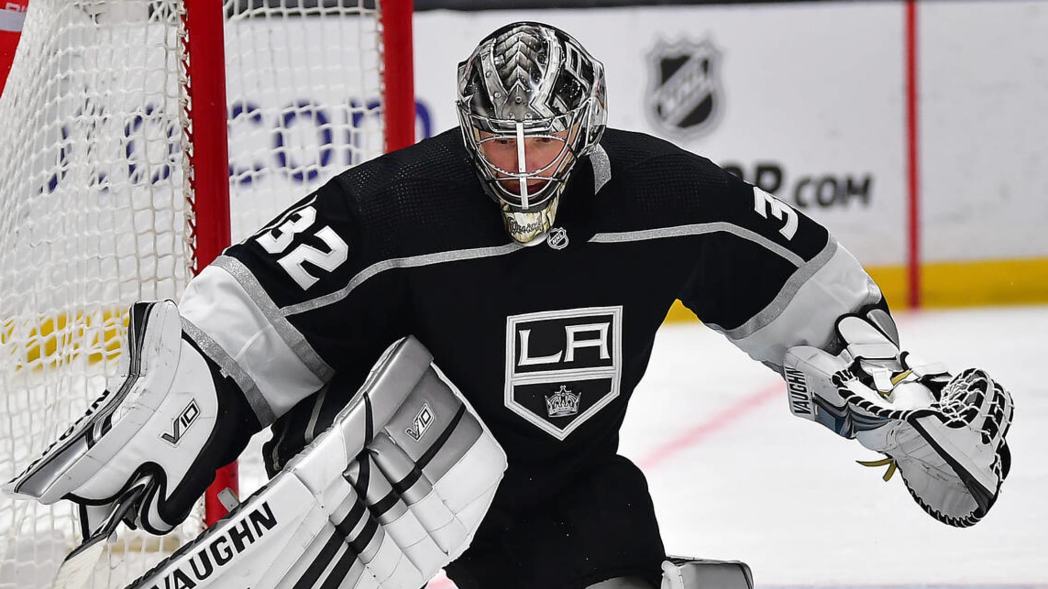 Vegas Golden Knights] Jonathan Quick in new colors for his first start for  the Knights. : r/hockey