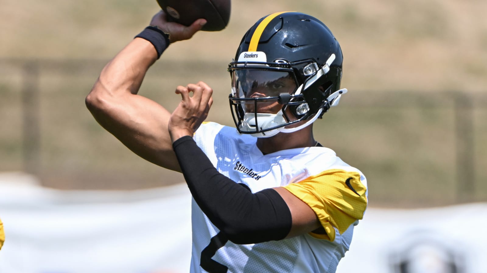 Justin Fields gaining an advantage in Steelers' QB competition?