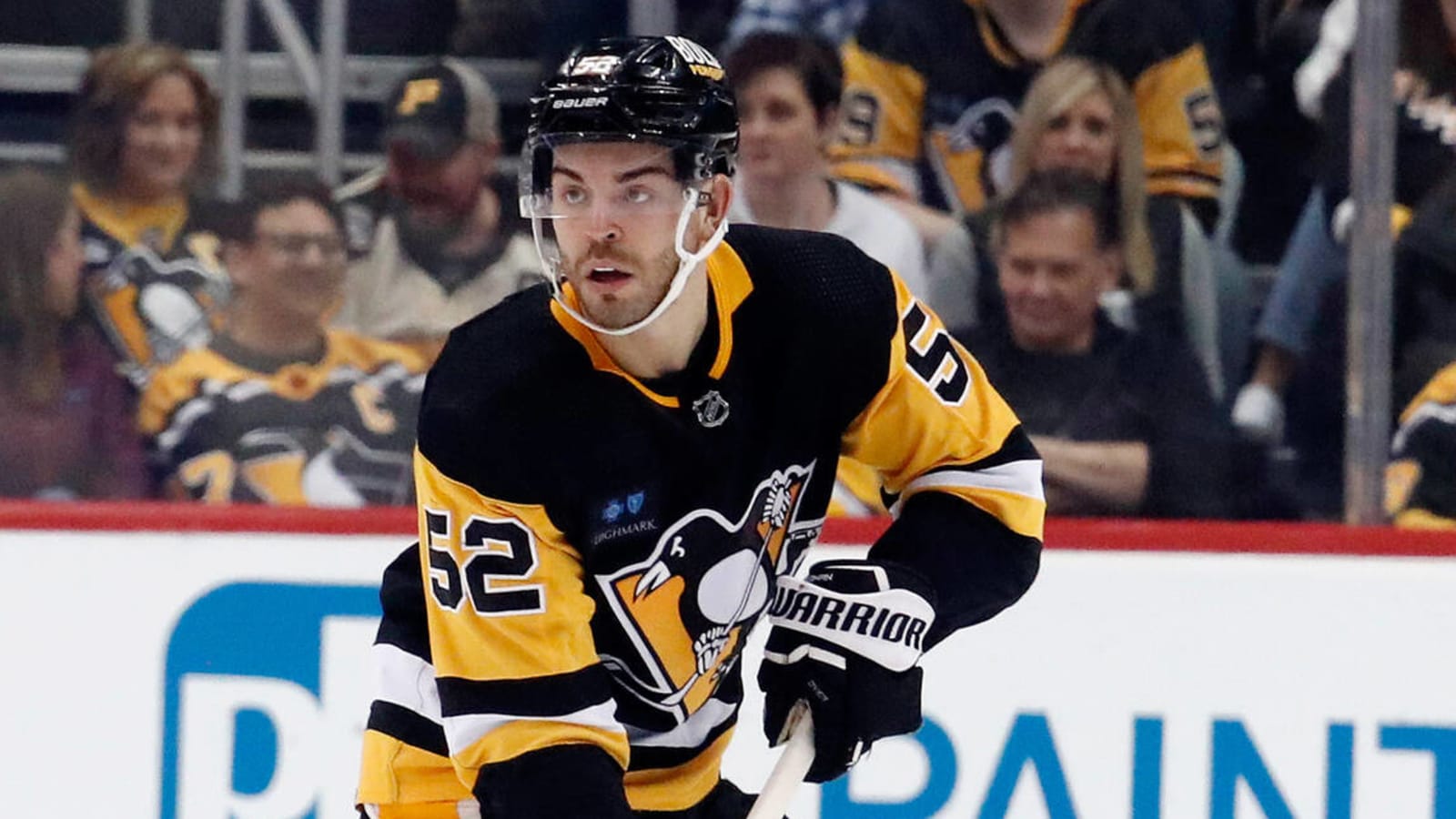 Penguins, Canucks complete first trade of NHL season