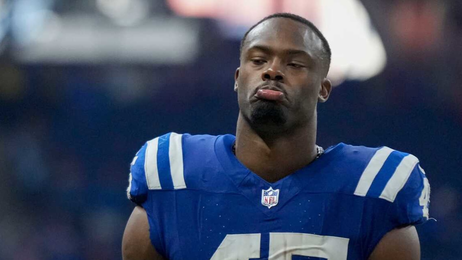 Longtime former Colts LB signs with bitter rival after career season