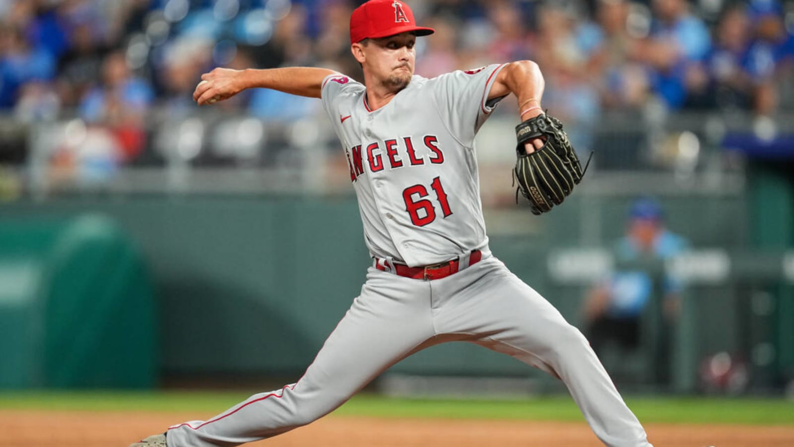  Giants sign former Angels reliever to big-league contract