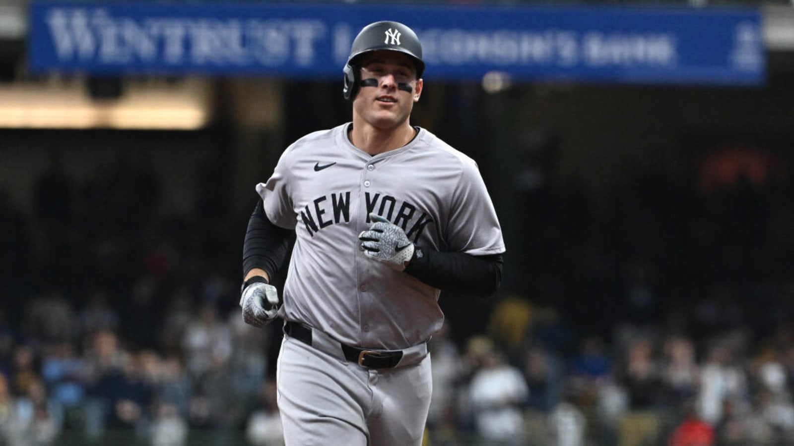 Cubs Legend Anthony Rizzo Hits 300th Career Home Run, Helps Yankees Crush Brewers