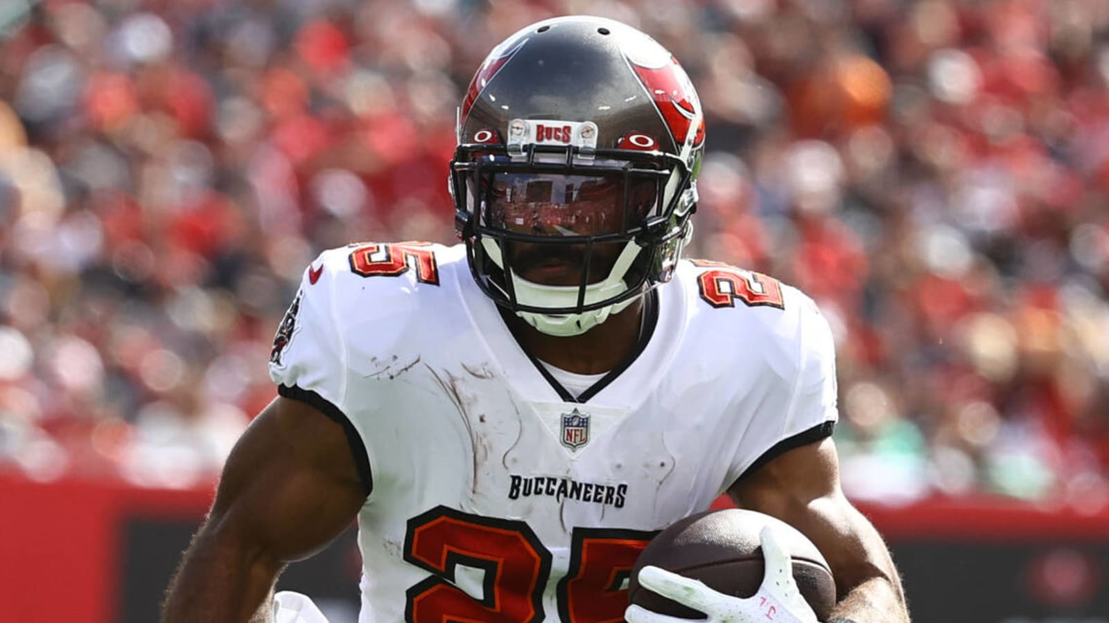 RB Giovani Bernard re-signs with Buccaneers on one-year deal