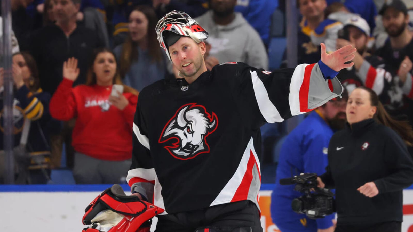 Longtime NHL goalie to retire with Senators