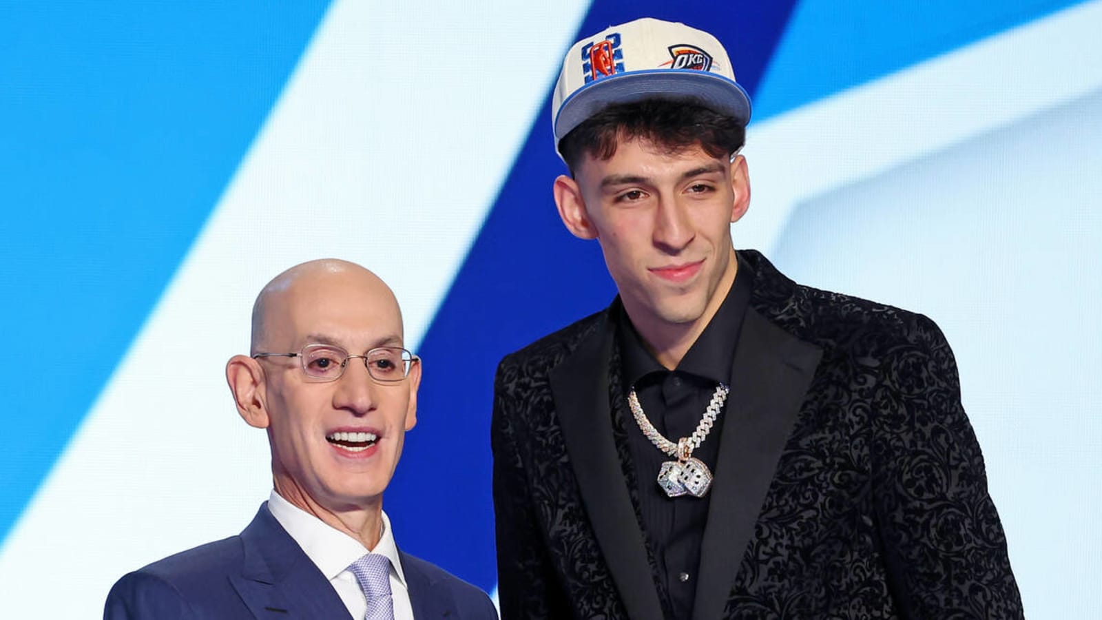 LaMelo Ball roasts Chet Holmgren over draft outfit