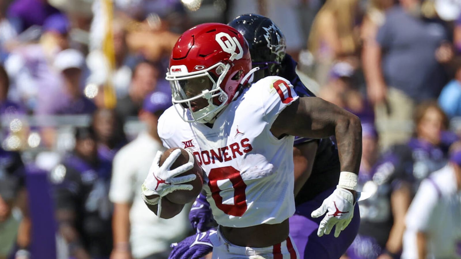 Watch: Oklahoma jump-pass attempt goes terribly wrong