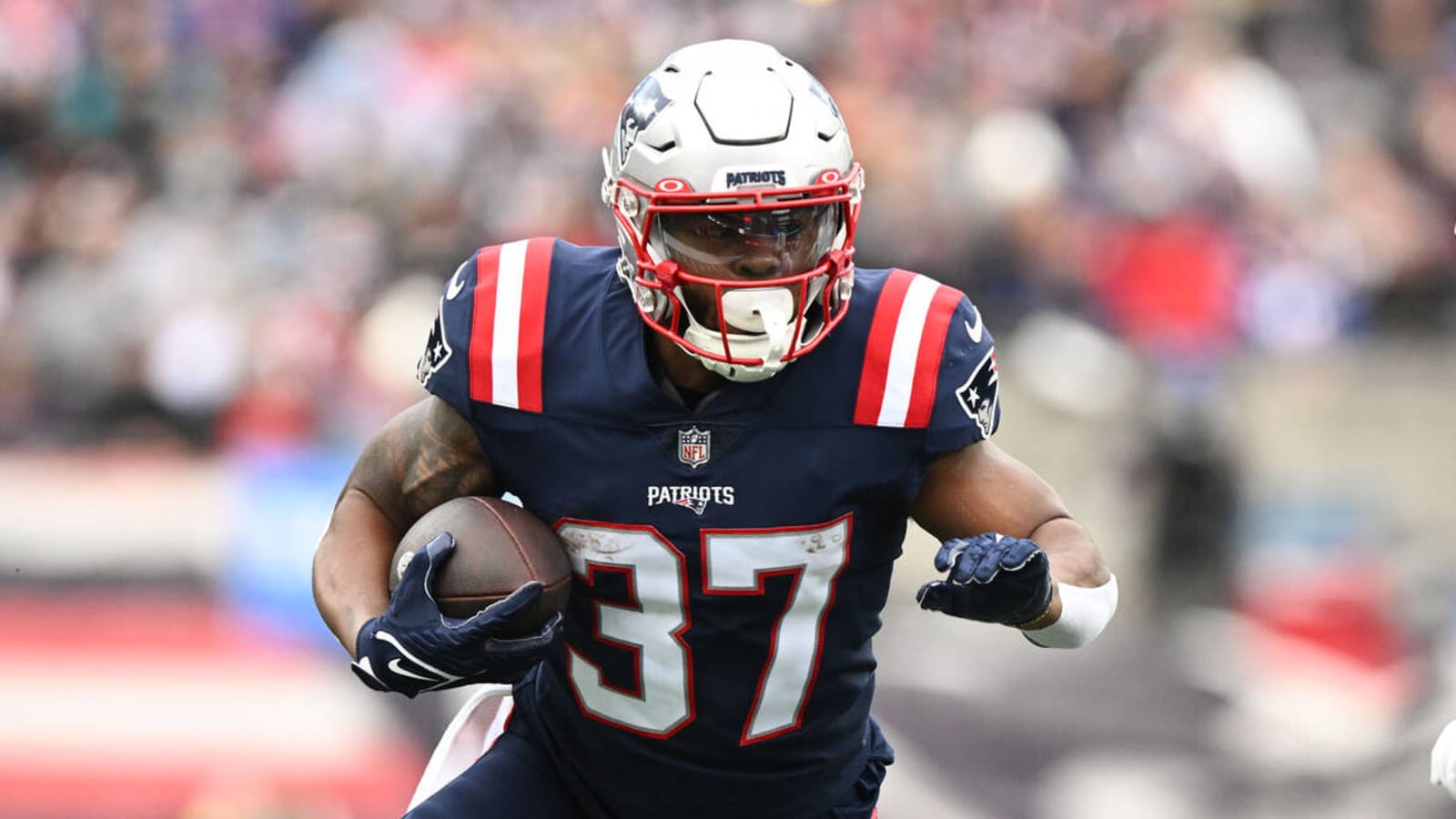 Former Patriots, Bills RB announces retirement