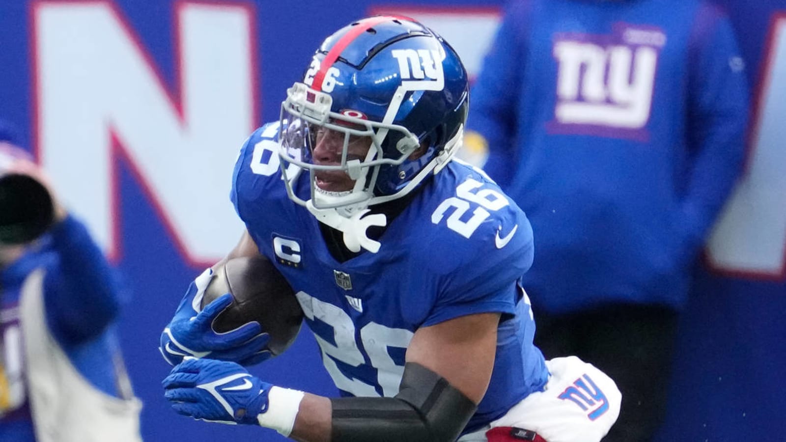 Watch: Giants RB Saquon Barkley makes absurd one-handed catch for first down