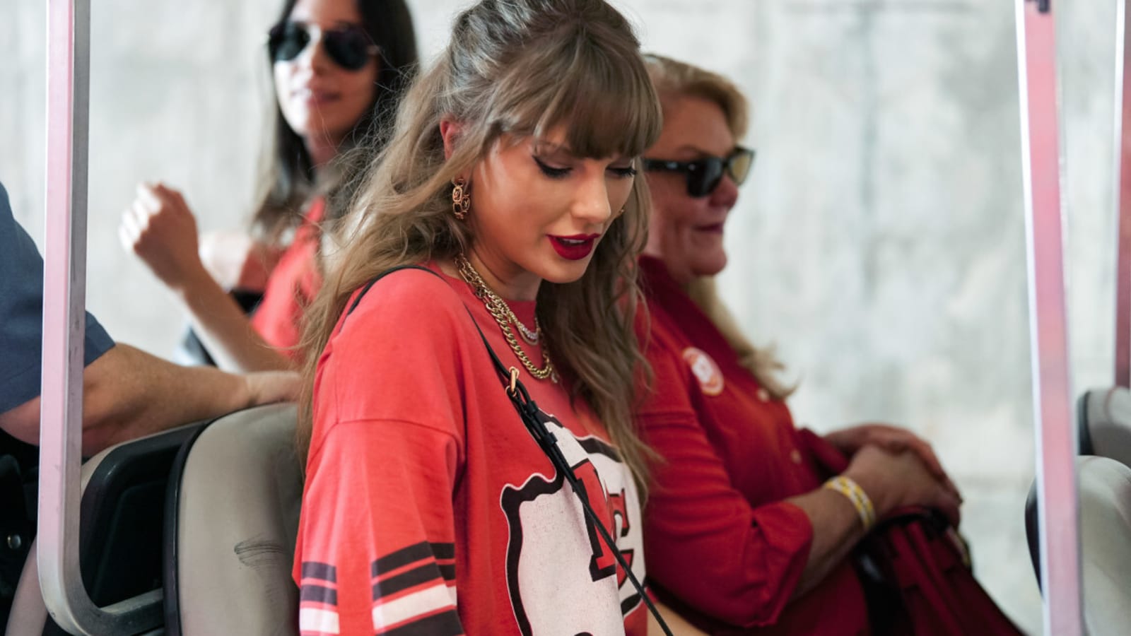Taylor Swift Reflects on &#39;Hard Times&#39; During Eras Show in Toronto