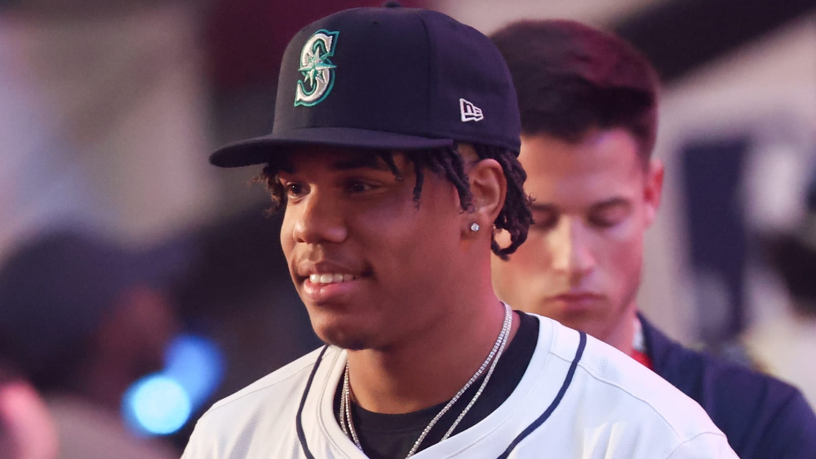 Mariners agree to deal switch pitcher drafted in first round