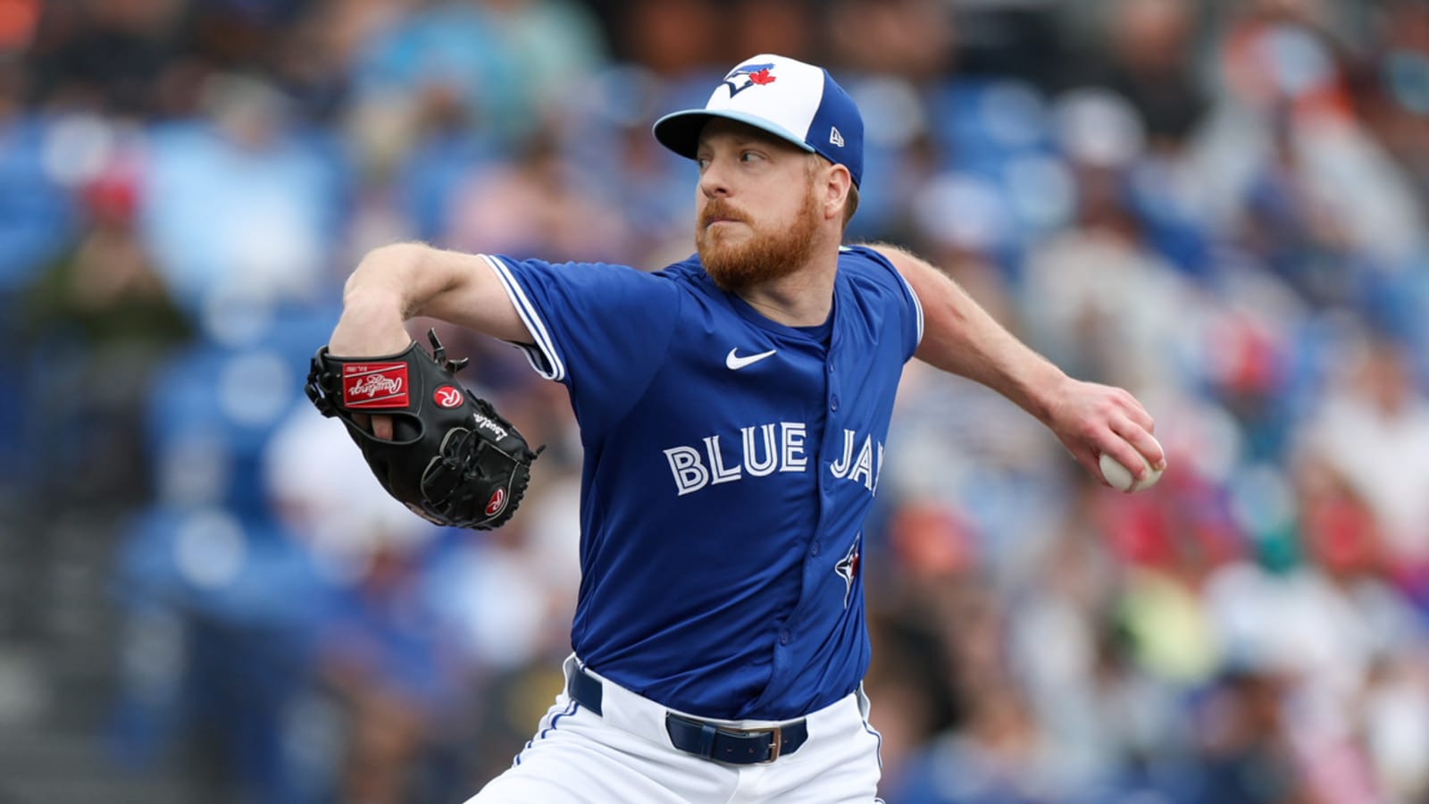 Blue Jays select contract of veteran lefty reliever
