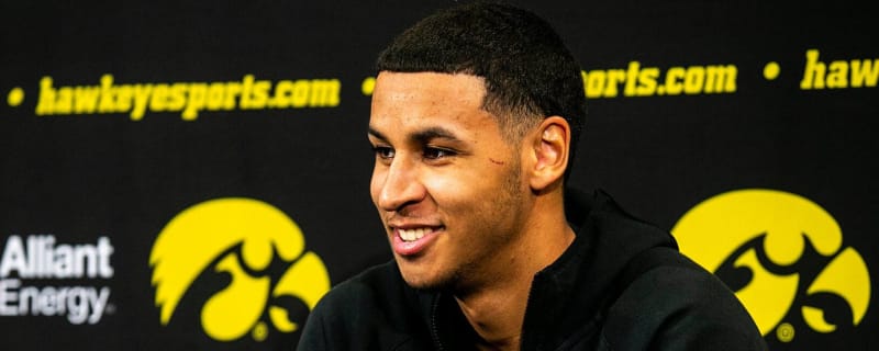 Hawkeyes' Kris Murray declares for NBA Draft, but maintains