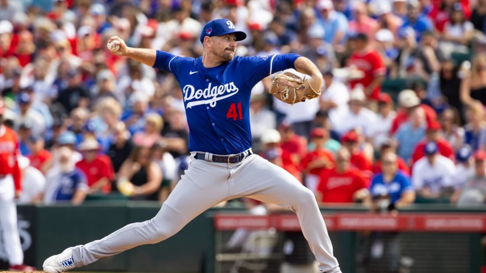 Veteran Non-Roster Invitee Will Make Dodgers&#39; Bullpen, Dave Roberts Says