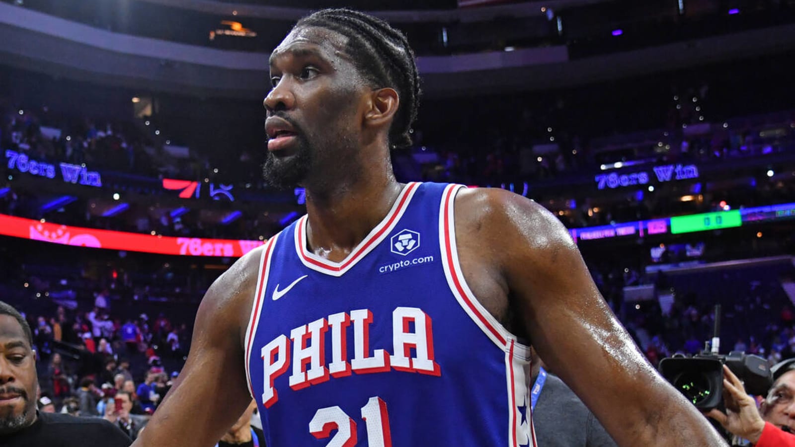 Joel Embiid takes over late in his return, leads 76ers to win