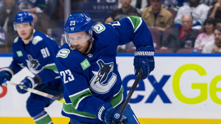 3 Reasons the Canucks Should Re-Sign Elias Lindholm