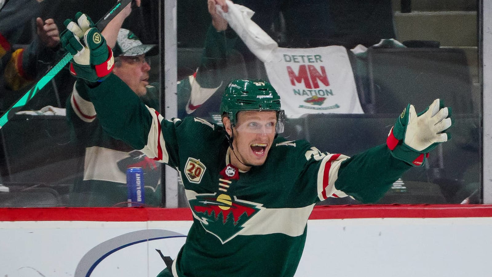 Nick Bjugstad signs 1-year, $900K deal to remain with Wild next season