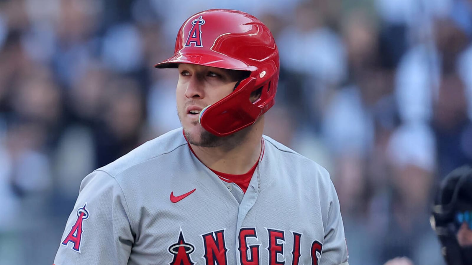 Fans, teammates keep mistaking Mike Trout, other Angels OF