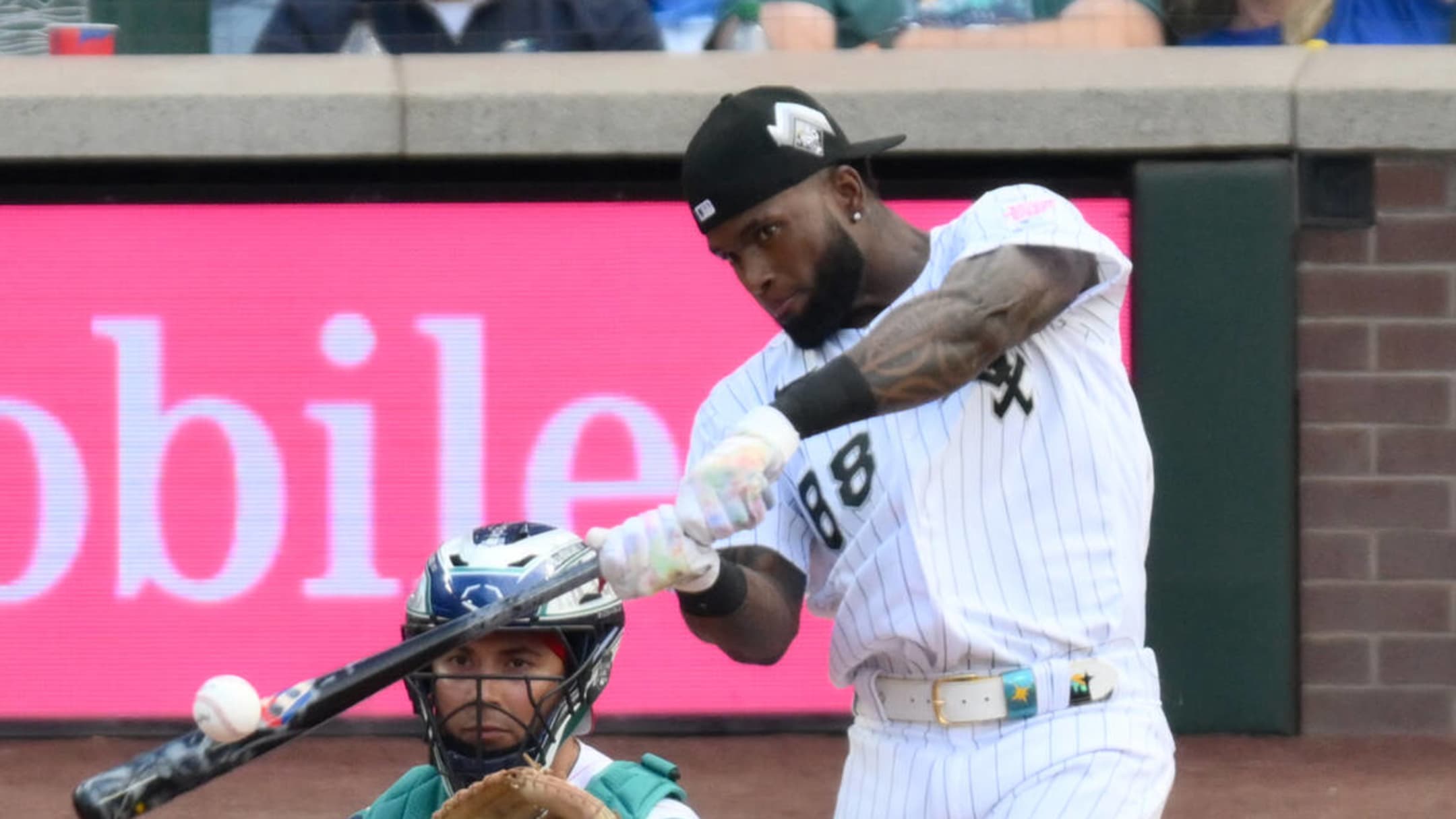 Chicago White Sox News: Luis Robert Jr injured during Home Run Derby