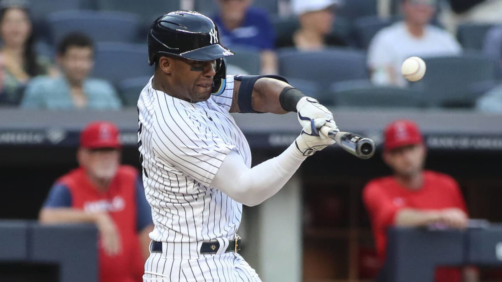 Reports: Yankees left fielder Miguel Andujar requests trade