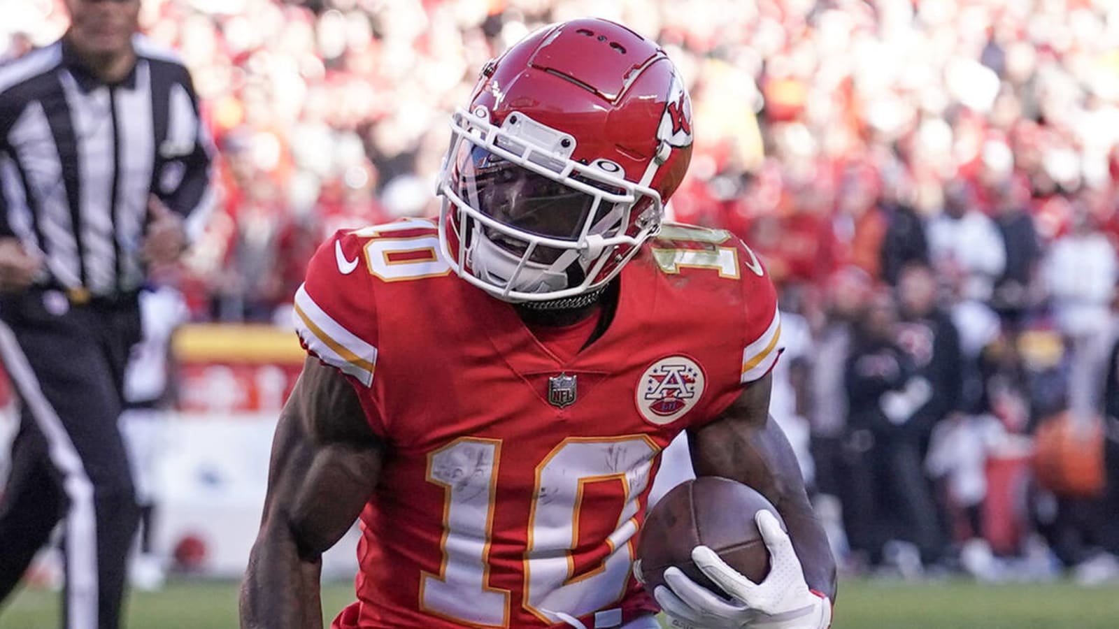Tyreek Hill traded to Dolphins as Jets lose out on Chiefs star