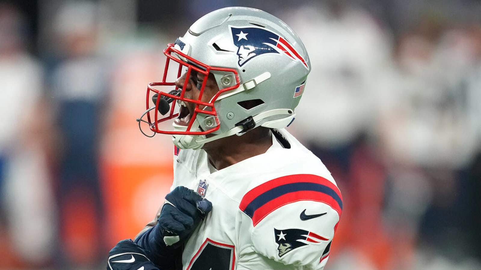 Patriots CB arrested at airport for having weapons in his luggage