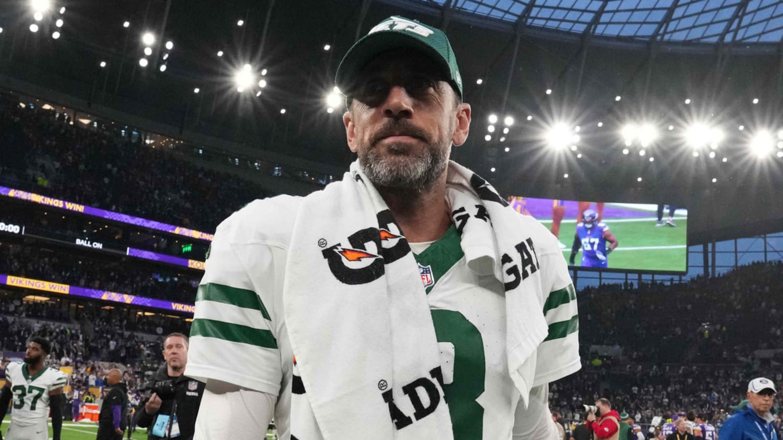 Jets owner urged coaches to bench Aaron Rodgers