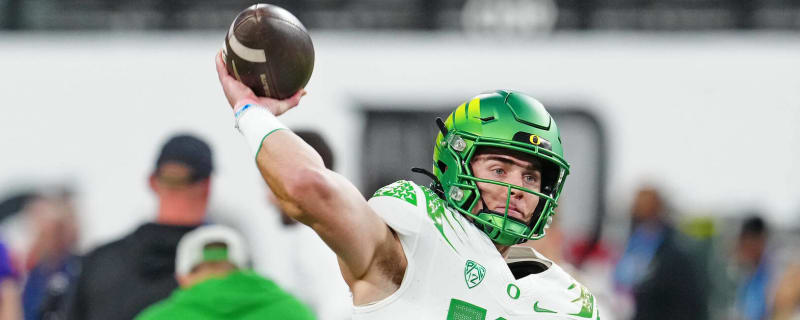 Oregon lands Bo Nix's replacement as former Oklahoma quarterback