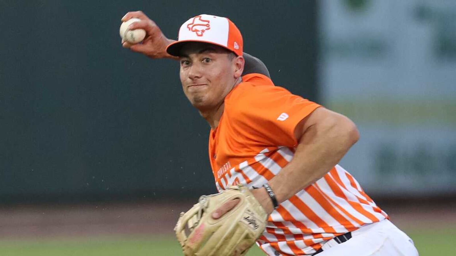 Astros to promote versatile infield prospect