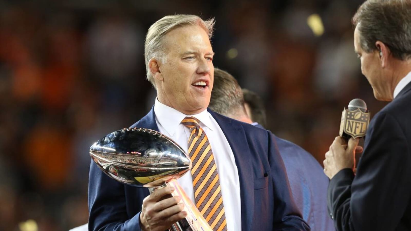 Broncos Fans React to John Elway Presenting Lombardi Trophy to Chiefs