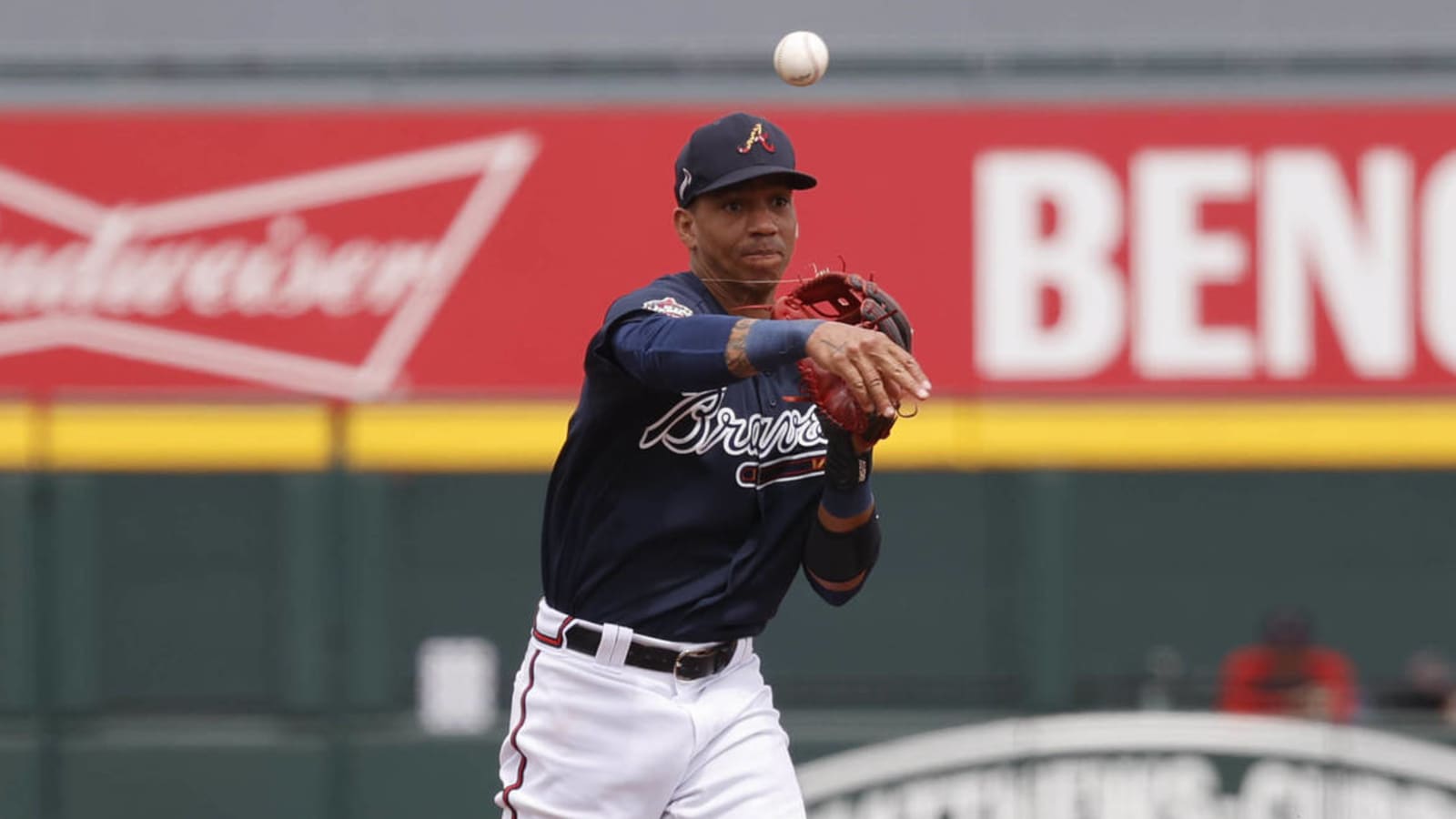 Braves place Ehire Adrianza on injured list, recall Johan Camargo