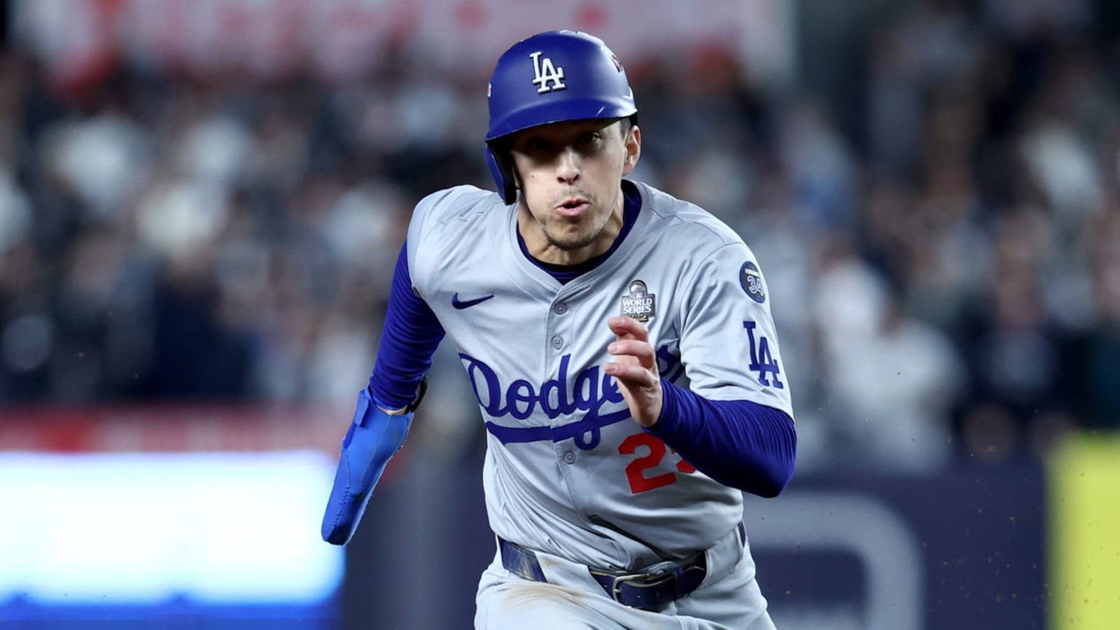 Dodgers have held 'preliminary' extension talks with former Gold Glove winner